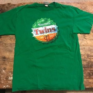 Minnesota Twins Medium Bottle Cap T Shirt Green